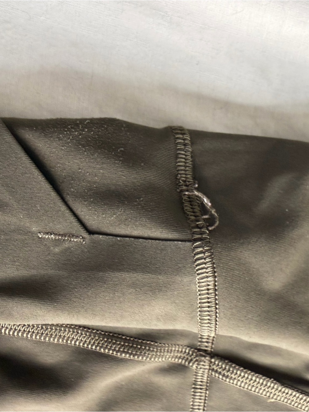 Lululemon green leggings with pocket - Picture 3 of 4